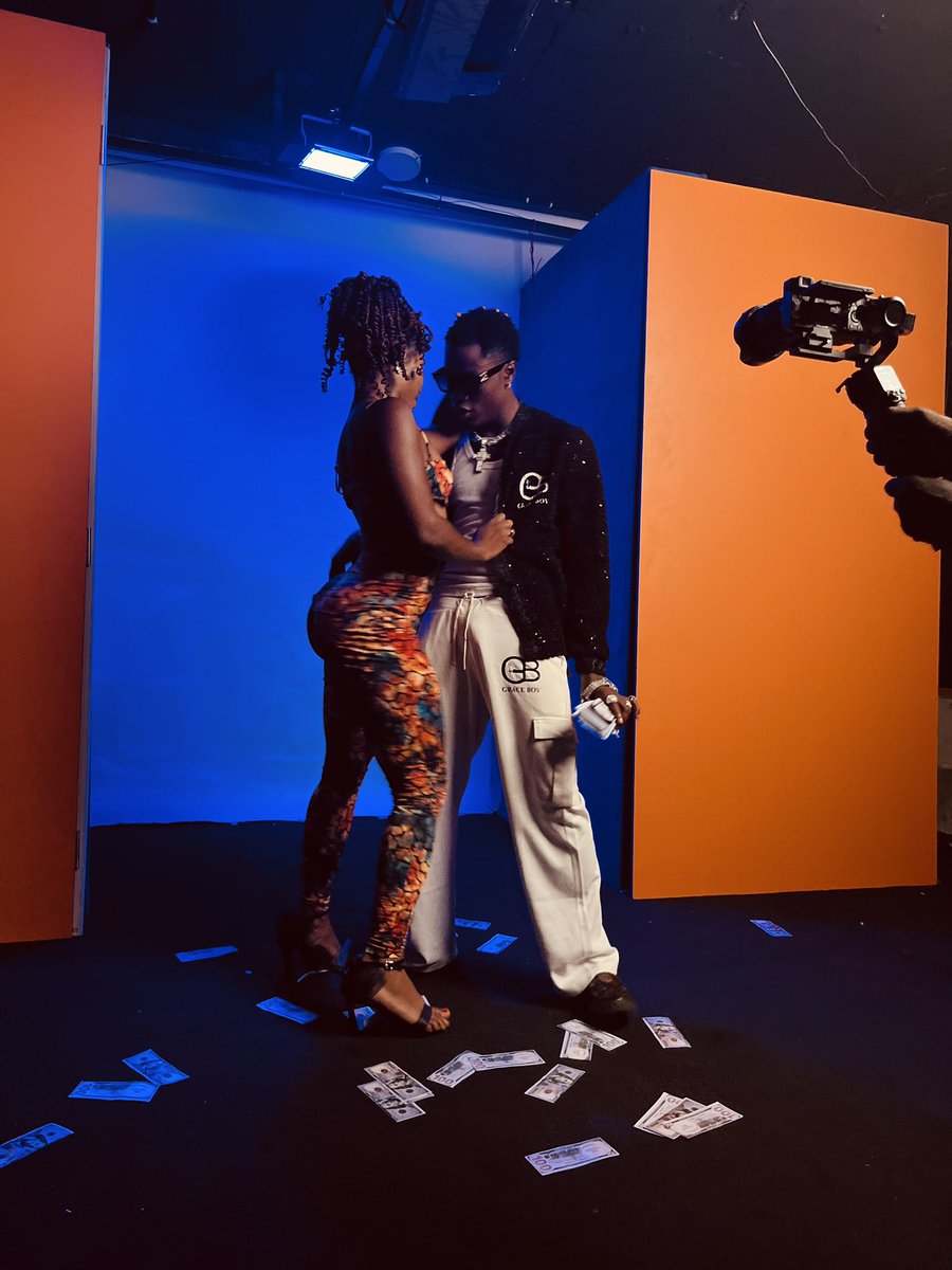 riskykid_Intl's tweet photo. SATISFIED VIDEO DROPPING 22/12/2024🎥❤️📀📽️ thank y’all for riding with me always 😘 #verydarkman #DavidoVerse #burna #nelly #jellybum #universityofabuja https://t.co/AZWxl0Xi6B