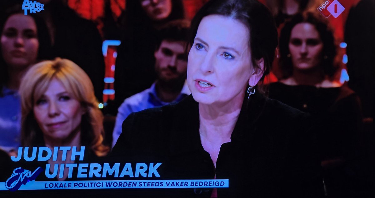 Als Judith Uitermark zegt dat landelijke polarisatie (in Den Haag) neerslaat ik raadszalen, vind ik 't onbegrijpelijk dat ze Wilders niet tot de orde roept als die Halsema voor de tigste keer schoffeert. 
Woorden doen ertoe!
Juist ook die van Wilders. 
Wat 'n slappe hap. #jinek