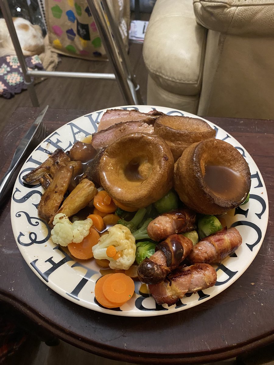 JordanFurlonger's tweet photo. @Memeulous The first ever Christmas dinner I made a couple years ago, was pretty happy ngl https://t.co/jmD6Yp7Tbv