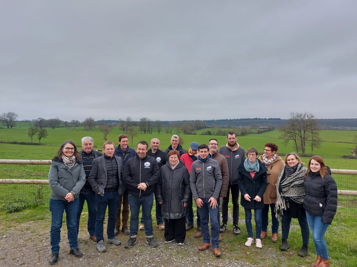 fdsea72's tweet photo. [Élections chambres d'agriculture 2025 🗳️]

➡️ Aujourd'hui, la FDSEA de la Sarthe et Jeunes Agriculteurs Sarthe ont officiellement présenté leurs listes de candidats et leur programme pour les élections à la Chambre d'Agriculture, qui se tiendront du 7 au 31 janvier 2025 📅 https://t.co/I2SXZXaxwC