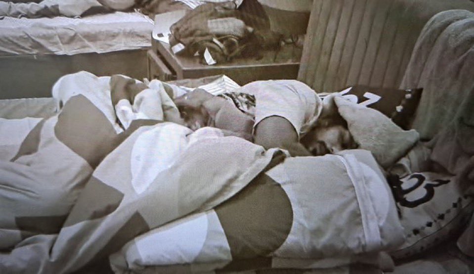 #Raanav yendha kai nu marandhutu mathi thunguraru😂🤣.. 
Unmaiyale Ligament tear dhanaa!! 
#BiggBossTamil8 #BiggBoss8Tamil #BiggBossTamilSeason8 #BiggBossTamil8Season #BiggBossTamil