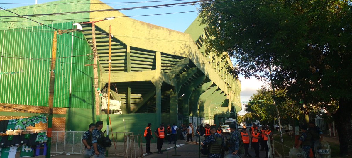 supporterutstyr's tweet photo. π
13.12.2024
β½οΈ Banfield - Platense 1-1
π¦π· Torneo Betano
π Estadio FlorΓͺncio Sola
In the suburbs of Buenos Aires you will find this little gem. For some reason the "barra bravas" just entered after 20 minutes to turn up the level of noise. #groundhopping #liveinstadium https://t.co/Gxj3wonIEF