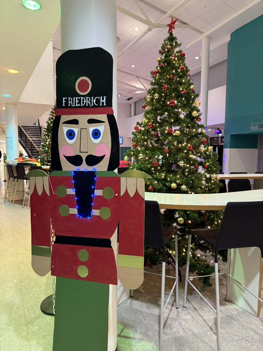 CAEnglishDept's tweet photo. Let the fun begin! #ChristmasCracker2024 @clydeview_a https://t.co/TSXG7lFy3j