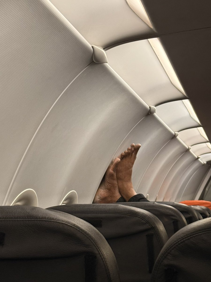 prabhu_ram's tweet image. The state of Air India today 🥹

More of Pair India—legs up on the window and all! 

#avgeek #AirIndia