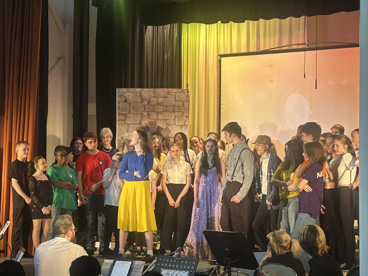 StJOHS's tweet photo. Wonderful matinee performance of our Christmas panto for our P7 pupils today @StJOHS! Tickets still available for our two evening performances tonight and tomorrow 7pm https://t.co/DzmWTRbAcY