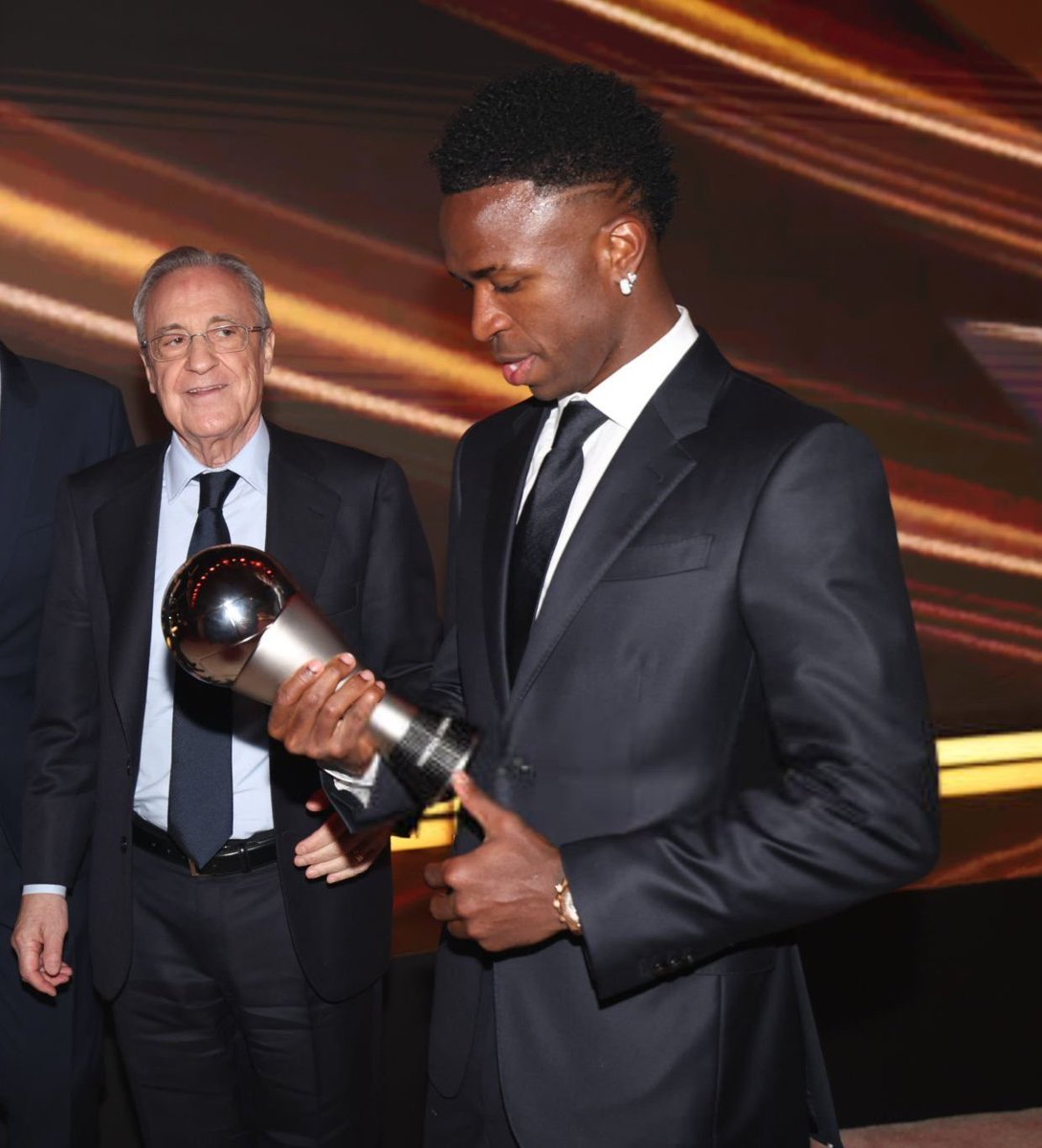 theMadridZone's tweet photo. Florentino Perez is proud. 🥺🤍 https://t.co/AePbTqZUVi