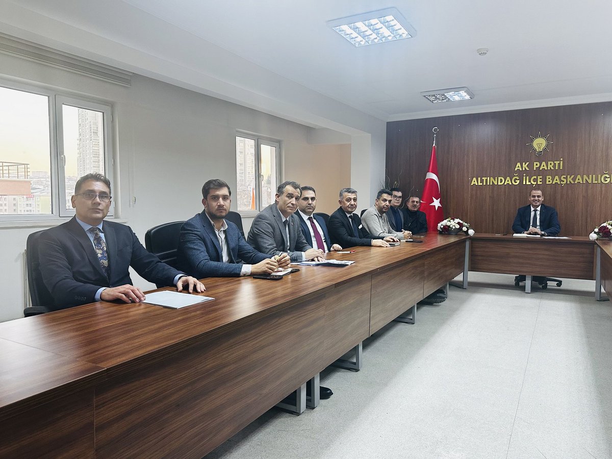 akaltindag's tweet photo. Haftalık Olağan Yürütme Kurulu Toplantımızı, İlçe Başkanımız Sn. @Fatih__Bildik Başkanlığında gerçekleştirdik. 

#KalbimizAltındağ 

@RTErdogan
@hakanhanozcan https://t.co/vYLJbHoVKx