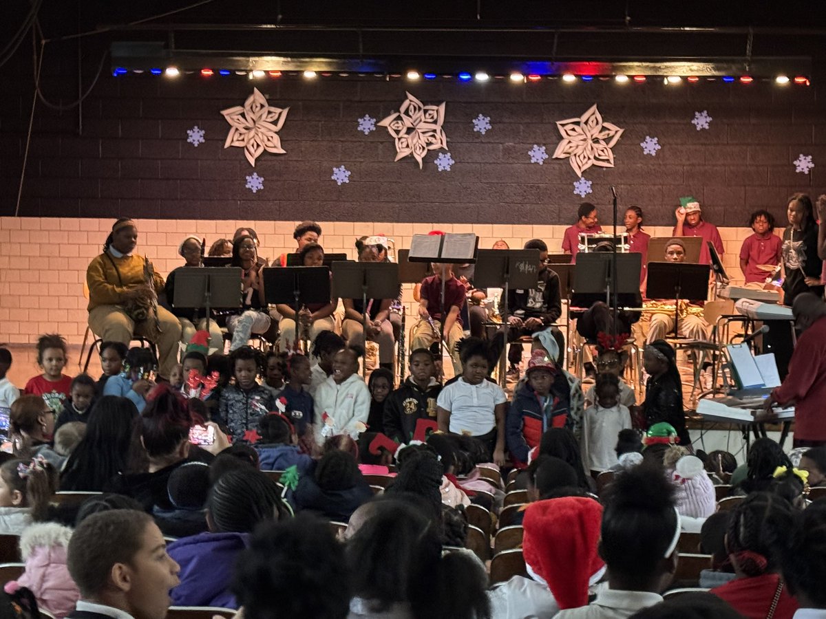 MiddleMarquette's tweet photo. Today we had our Holiday Musical Celebration led by our own maestro Mr. Johnson. https://t.co/4w77bsIoSe