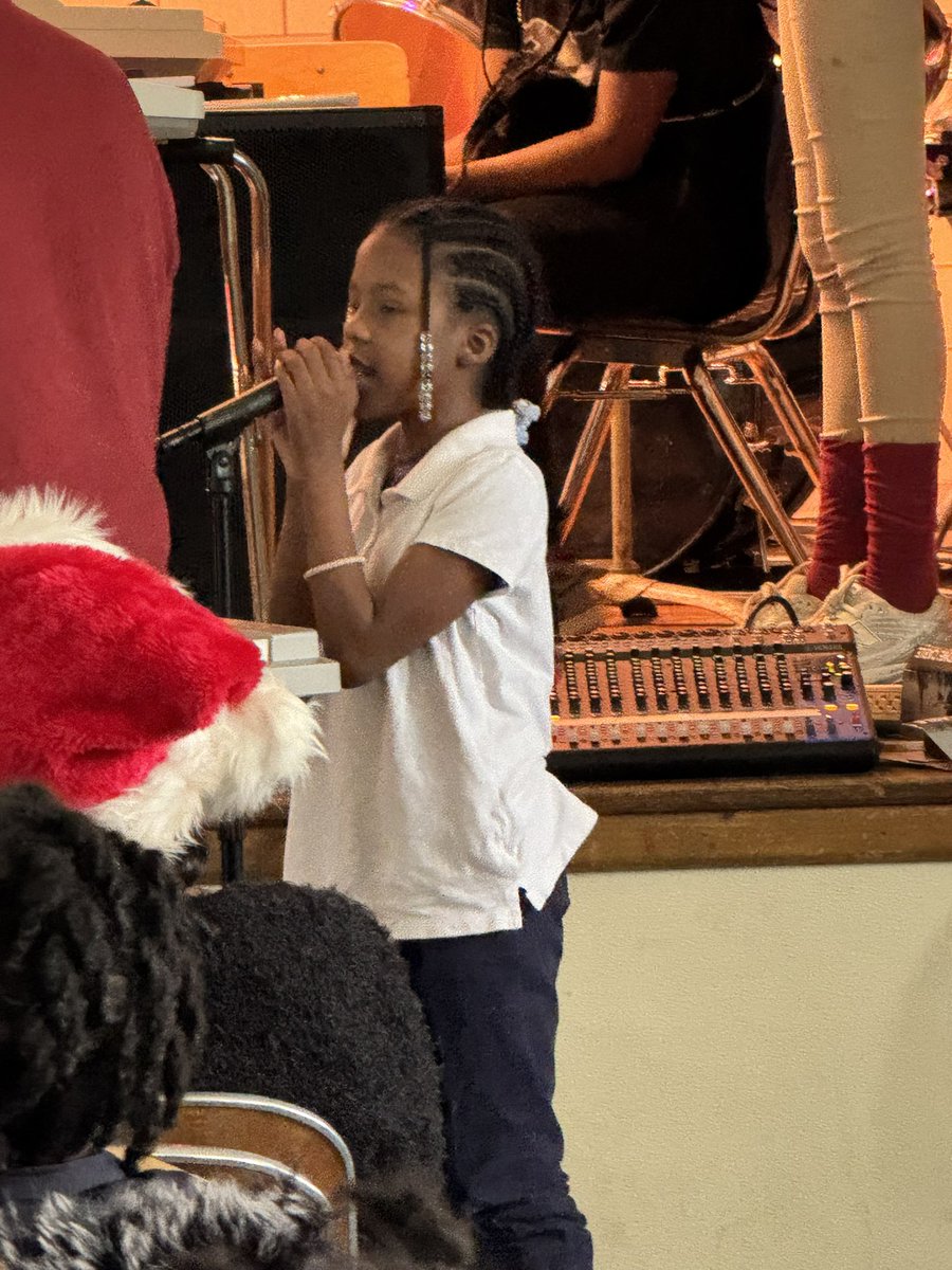 MiddleMarquette's tweet photo. Today we had our Holiday Musical Celebration led by our own maestro Mr. Johnson. https://t.co/4w77bsIoSe