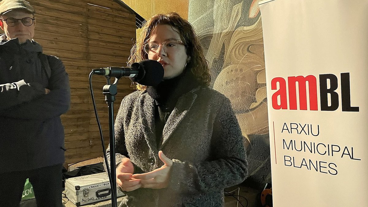 Blanes_cat's tweet photo. La Fira EnNadala't ha acollit avui la projecció de la pel·lícula 'La Fira de Sant Tomàs a Blanes l'any 1984', organitzat per l'Arxiu Municipal amb imatges de Joan Ferrer Bernat
L'acte l'ha encapçalat la regidora de l'Arxiu i Patrimoni @MoniRabassa acompanyada de Joan Ferrer https://t.co/CIbT4AwyzF