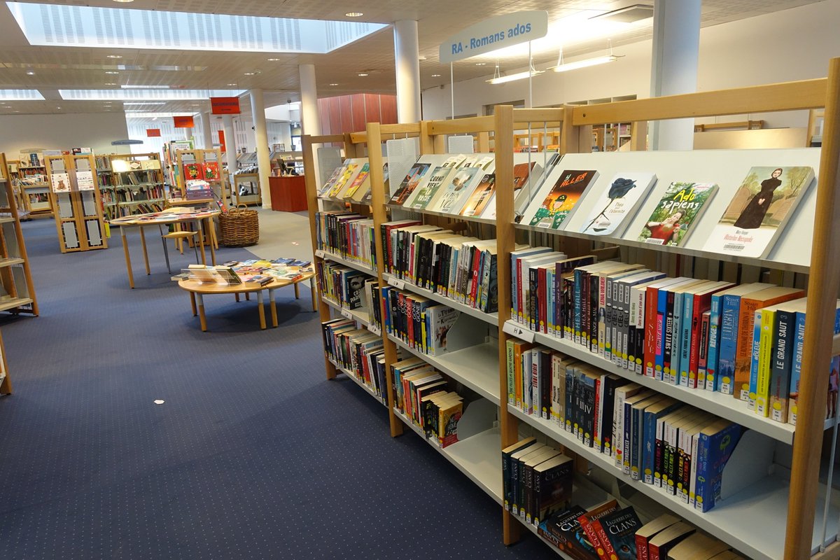 Si l'offre de service proposée par la médiathèque a été constamment augmentée depuis près de 10 ans, le tarif annuel de la carte unique est resté inchangé (10€). Le Conseil municipal adopte le montant de la cotisation à 15€ par an avec une gratuité pour certains publics.