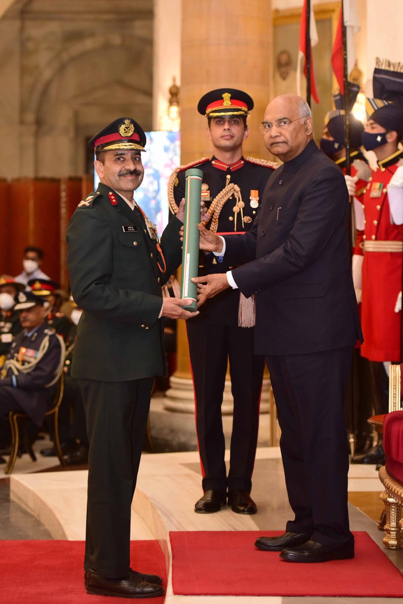 Girishsaini83's tweet photo. प्रिय @alokrajRSSB जी आज JRA के रिजल्ट को देखकर मुझे पता ��ल गया है कि आपका काम करने का तरीका धीमा हो सकता है लेकिन काम आपका 100 टका सही होता है आज आपने हज़ारों गरीब बेरोजगारों का भला करने का काम किया है उसके लिए हम JRA वाले आपका तहे दिल से आभार व्यक्त करते हैं
Great पर्सनेलिटी 🫡 https://t.co/kizlhRrJE2