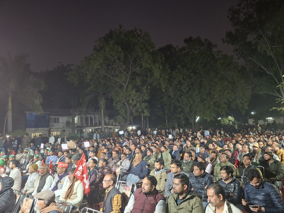 UPRVPAS's tweet photo. बिजली के निजीकरण के विरोध में विशाल बिजली पंचायत आगरा में हुई, जनविरोधी, किसान विरोधी,कर्मचारी विरोधी निजीकरण के प्रस्ताव को वापस लिया जाये.
@narendramodi
@PMOIndia 
@myogiadityanath 
@myogioffice 
@aksharmaBharat 
@UPGovt 
@ChiefSecyUP 
@UPPCLLKO 
@ABPNews 
@news24tvchannel 
@ZeeNews 
@aajtak 
@ndtv 
@ravishndtv