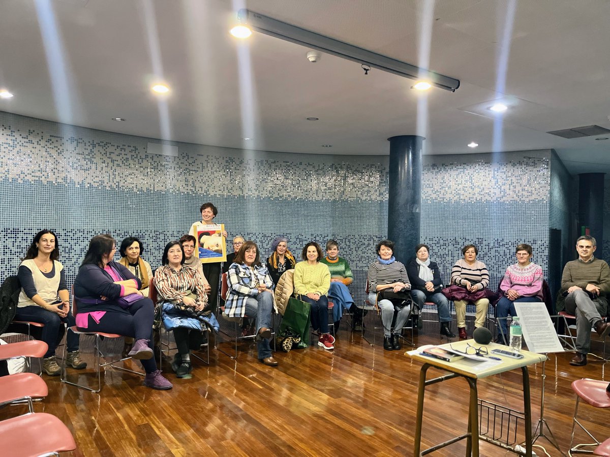 Orain Astrabuduan irakurketa kluba Carmen Pardorekin.
Ahora en Astrabudua el club de lectura con Carmen Pardo.👏💯👌