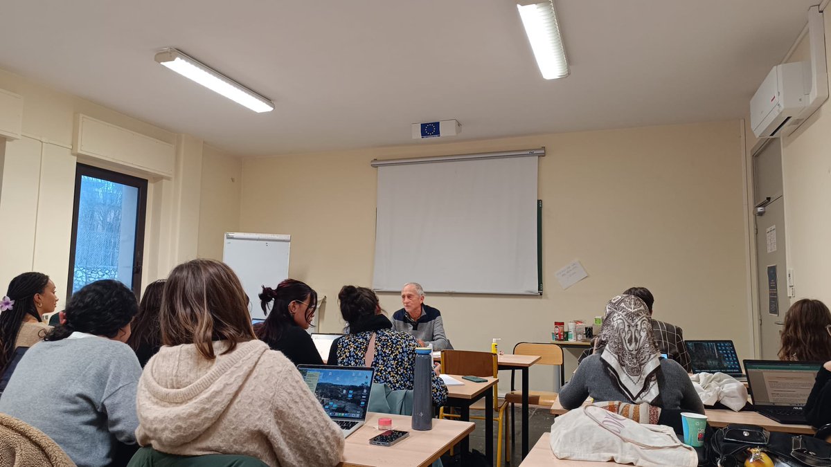 <a href="/AixHumanitaire/">Aix Humanitaire</a> et <a href="/AixLegalClinic/">Aix Global Justice</a> remercient chaleureusement Pr. Olivier de Sardan, pour ses #séminaires intéressants sur les contextes asymétriques de l’aide humanitaire et l'ingénierie humanitaire, du Mardi 17 décembre.

<a href="/LudoHennebel/">Ludovic Hennebel</a> <a href="/HeleneTigroudja/">Hélène Tigroudja</a>