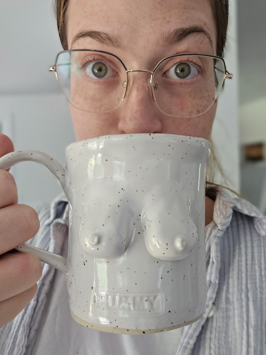 abblebabbles__'s tweet image. Thoroughly enjoyed making this mug 🤭