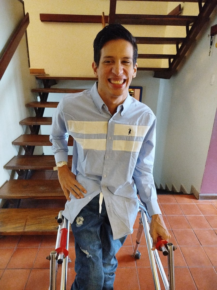 LuisitoPSUV4F's tweet image. Me voy a presentar♿❤️
Me llamó Luis Manuel Colmenares, me dicen Luisito.
Amo la cultura, la historia y la lectura. Chavista de nacimiento, mi bandera es el respeto, la honestidad, la ética y la lealtad, mi bandera es🇻🇪 Estudiante de Historia UCV. Soldado de la @JuventudPSUV