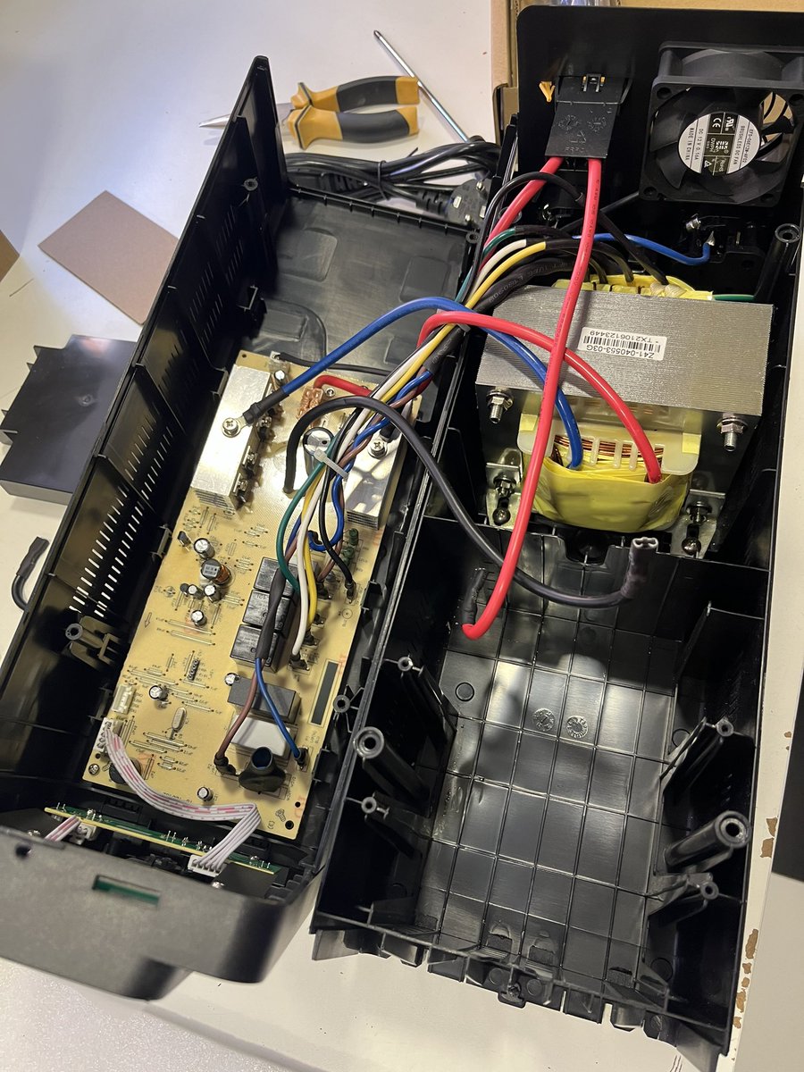 thinkaboutchips's tweet photo. Las #sai #ups son un elemento altamente recomendable para proteger tus equipos y datos ante una subida de tensión o falla en el suministro eléctrico. En @thinkaboutchips mantenemos tus SAI sustituyendo sus baterías para que vuelvan a tener un funcionamiento óptimo. Consultanos!! https://t.co/pF6Sb5MjFt
