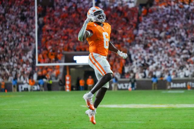 CFPplayoffs25's tweet photo. #9 Tennessee Volunteers season review
head coach Josh Heupel, in his 4th season, holds a 37-14 record
went 10-2 in the SEC
Best wins
-24-17 vs. Alabama
-25-15@ Oklahoma
Losses
-19-14@ Arkansas
-31-17@ Georgia
RB Dylan Sampson lead the SEC with 1,485 rushing yards. and 22 TDs https://t.co/aJBYsCb0P2