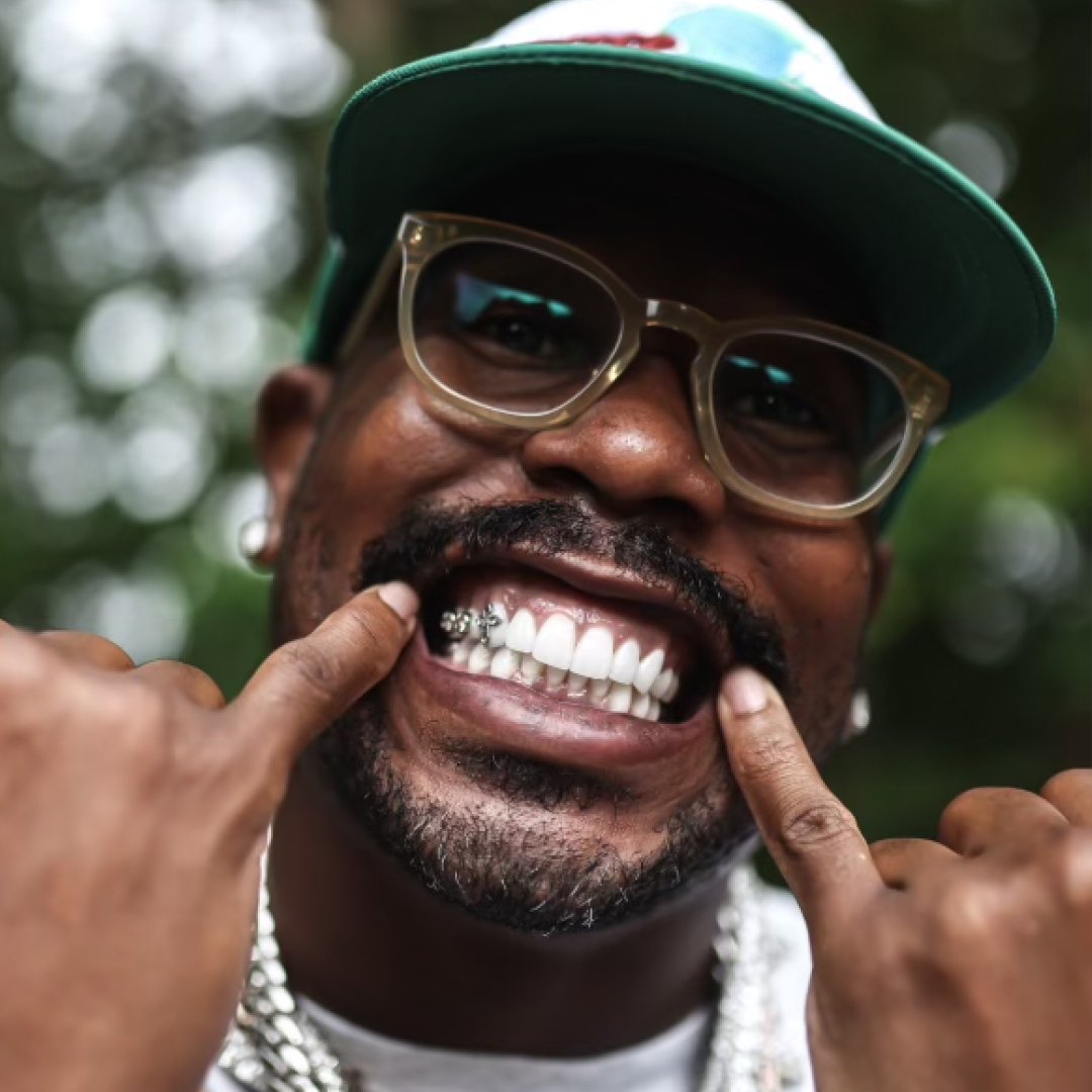 VonMiller's tweet image. Keep it fresh for the holidays🎄 Nothing says MVP like a pair of frames that bring the heat. 🕶️ Get 20% off my exclusive collection with @GlassesUSA with code VON20 #OwnYourVision #VonMillerEyewear #GlassesUSA
glassesusa.me/VonMiller_Dec1…