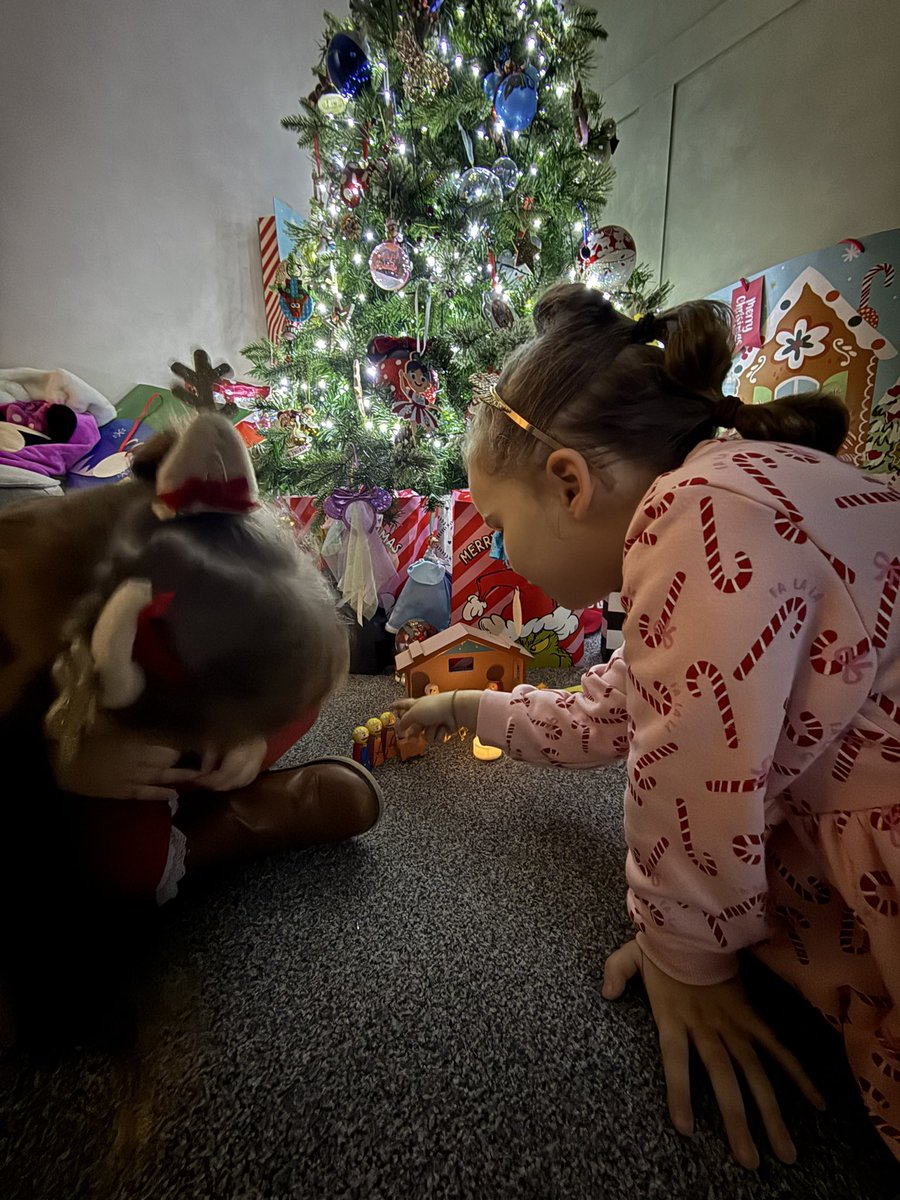 gemnicolson's tweet image. @StMichaelsP2s Emily N was very excited to have the travelling crib home tonight and show her little sister whilst reading her Ronta 🤍 @SMPG1964