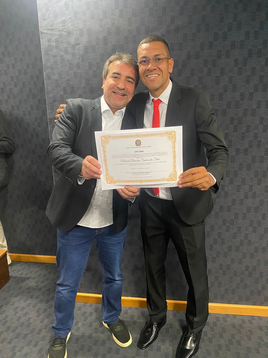 vereadorvinny's tweet photo. Dia de celebrar! 
Fui diplomado hoje com os 3.186 votos que representam a confiança de cada um que acreditou no nosso trabalho e no projeto para Mesquita. Esse diploma é de todos nós! Gratidão a todos que tornaram esse sonho realidade e deram início a uma nova fase na minha vida. https://t.co/5FV1n8U7SZ