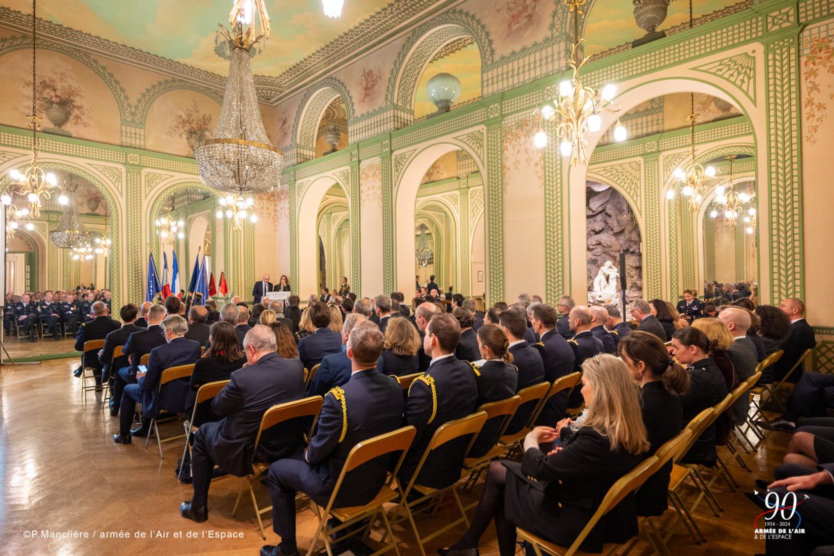 CEM_AAE's tweet image. Intronisation de la promotion 25 du réseau #ADER aux Invalides. 24 nouveaux réservistes citoyens rejoignent la famille de l’@Armee_de_lair. Expertise, diversité et engagement au service de nos réflexions stratégiques.

Bienvenue aux Adériens 2025 ! #FiersDeNosRéservistes