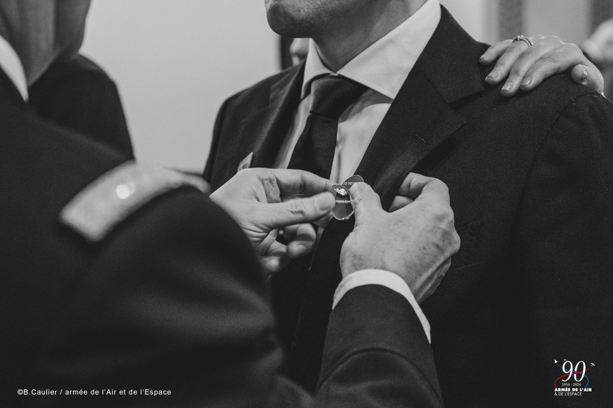 CEM_AAE's tweet image. Intronisation de la promotion 25 du réseau #ADER aux Invalides. 24 nouveaux réservistes citoyens rejoignent la famille de l’@Armee_de_lair. Expertise, diversité et engagement au service de nos réflexions stratégiques.

Bienvenue aux Adériens 2025 ! #FiersDeNosRéservistes