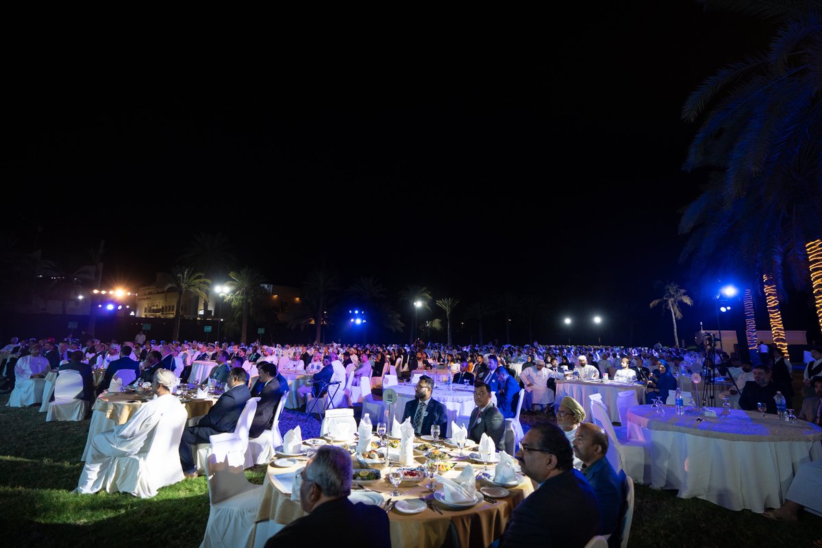 انه لمن دواعي السرور ان نشارك موظفينا بيومهم السنوي والذي تزامن هذا العام مع مناسبة مرور 50 عاما من مسيرة النجاح .شمل الحفل تكريم كل من موظفي المساهمات الاستثنائية في تطوير الأعمال كما انه في ذات الوقت تم تكريم الموظفين المخلصين الذين كان تفانيهم ركيزة أساسية في تحقيق نمونا