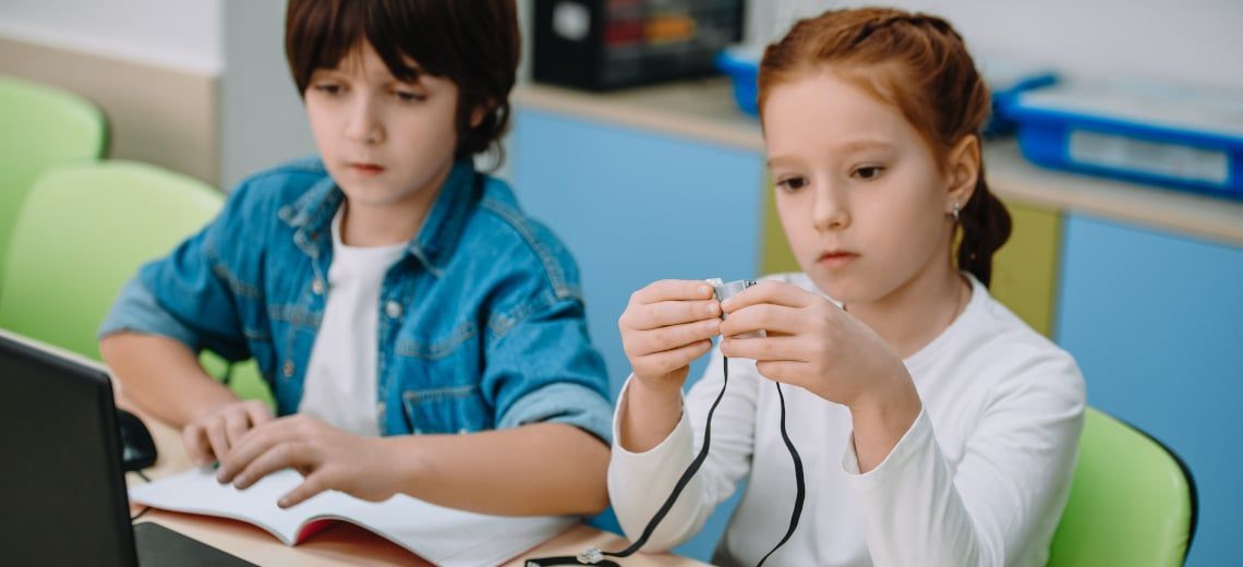 Rdene915's tweet image. Getting started with STEM in your classroom! buff.ly/41Fkox3 via @neolms @CoSpaces_Edu  #STEM #coding #hourofcode