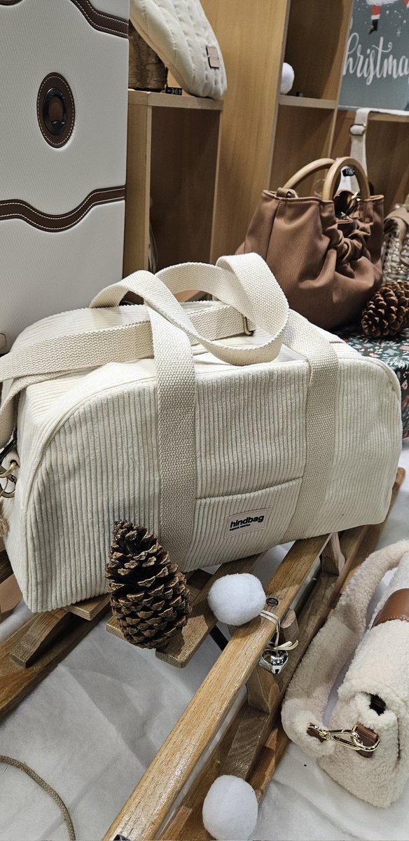 MaroquinerieSac's tweet photo. Sac week-end HINDBAG Charly velours 64€ 🤗🎅✨️🤍
NOUVELLE ADRESSE !! 19 Rue Georges Clémenceau à EU 🎅
#Hindbag #cadeau #nouveau #sacweekend #velours #Evasion #Maroquinerie #VilledEu https://t.co/zBaw90lyE5