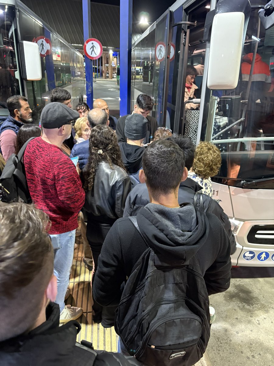FJCampoy's tweet photo. En la India???? No, en la #Malaga “moderna” y tecnológica. Gracias por un transporte DEficiente y a la altura de lo que vendemos @malaga @diputacionMLG @CTMAM https://t.co/gas7K0A3N5