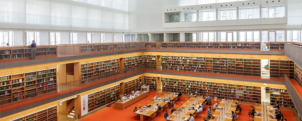 ¿Saben qué puesto me gustaría tener en algún centro de  investigación jurídica o de ciencias sociales o humanas? El de preseleccionador de investigadores noveles. Tengo muy claro el procedimiento: a los candidatos se les pone una mesa en una maravillosa biblioteca llena de libros