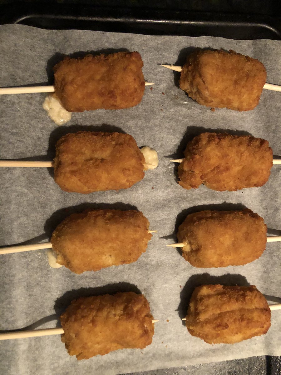 CharRedds's tweet photo. The “oozy cheddar sauce” filling did exactly what you’d expect https://t.co/fAmwkSVk77