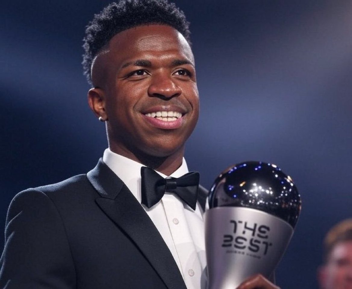⚽️🏆 I Vinicius Jr. es reconocido como el mejor jugador del mundo de la FIFA, ganando el premio The Best 2024.