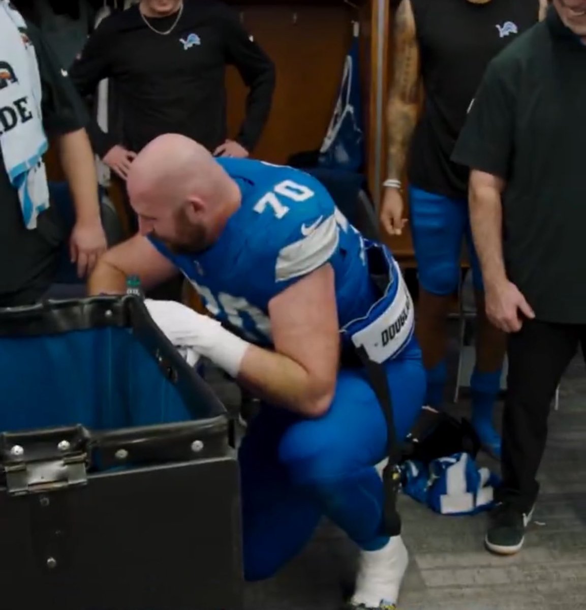 SpeakEZsports_'s tweet photo. Me after I got a little too fired up and ate all the moldy bread. https://t.co/zel9pTvSrS