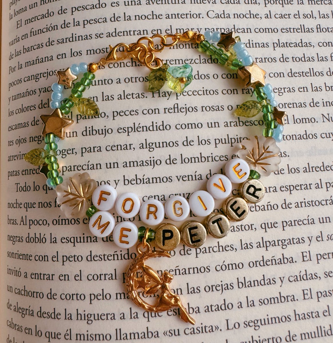 Somakethefriend's tweet photo. Peter is one of my favorite Taylor Swift songs ever and for so long I couldn’t made a friendship bracelet about it, because It’s so beautiful I don’t think I’m crafted enough to make something that could do justice to it… Until someone asked me to🧚 https://t.co/Dy4mfw6FkQ