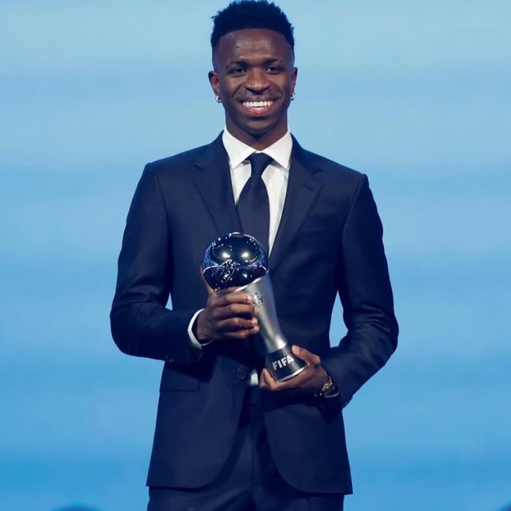 🚨🚨 Vini Jr on IG: “Today I'm writing to the boy who has seen so many idols lift that trophy… his time has come.

Or rather, my time has come. The time to say... yes, I'm the best player in the world and I've fought hard for it.

They've tried and tried to invalidate me, to