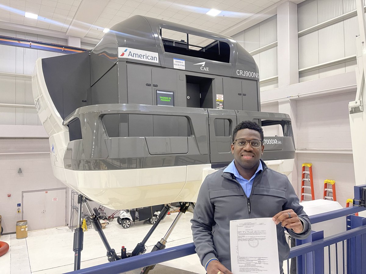_zachodon's tweet photo. So couple days ago I achieved a life long goal of becoming an Airline Pilot, firstly I would like to Thank God for helping me throughout this journey as a yute from Jamaica 🇯🇲 with just a dream it’s finally reality! #blackpilot #blackexcellence https://t.co/ngheztwR5z