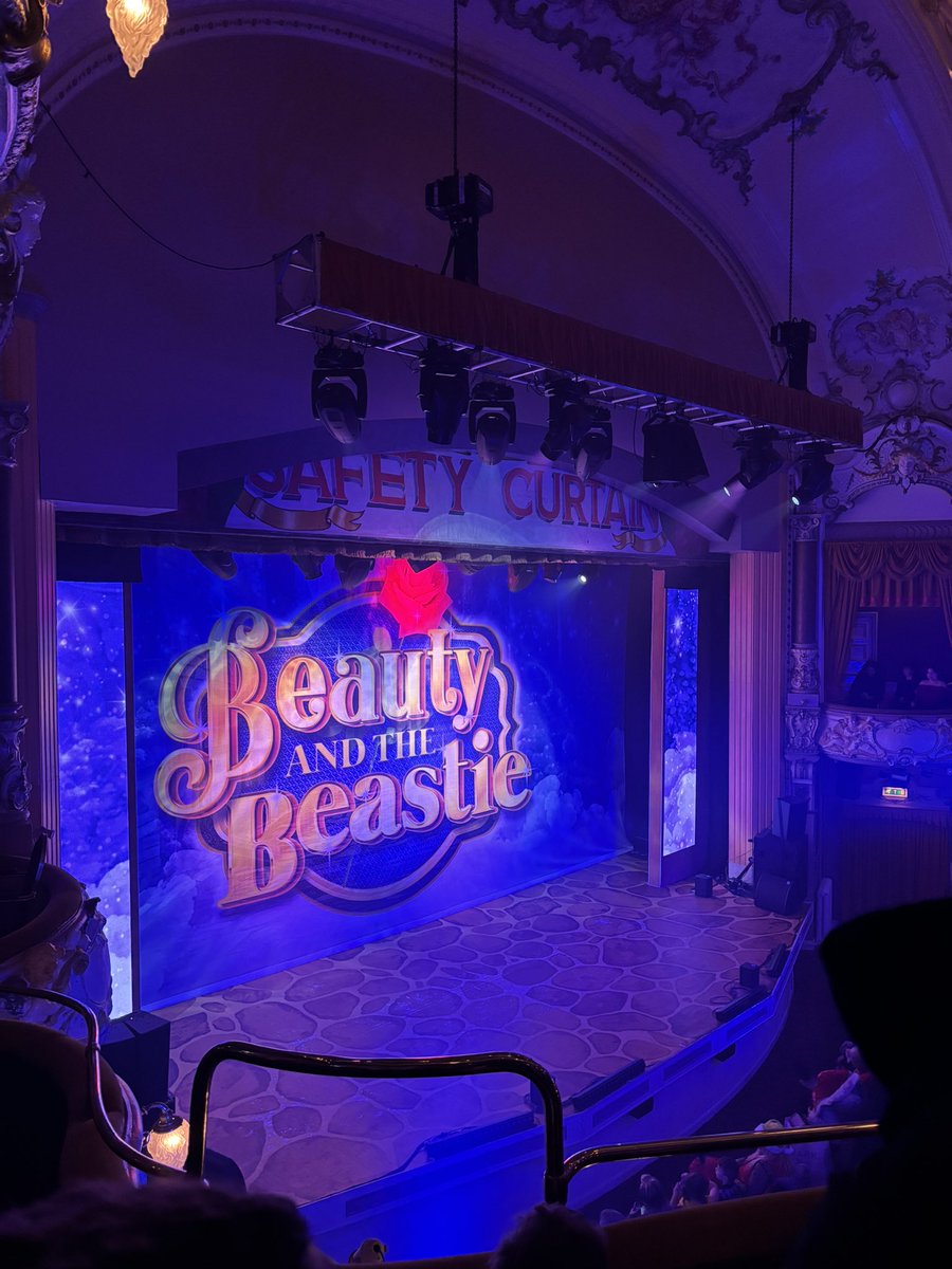 S1 had an amazing time today at Beauty and the Beastie at the Pavilion! 🩷🌈