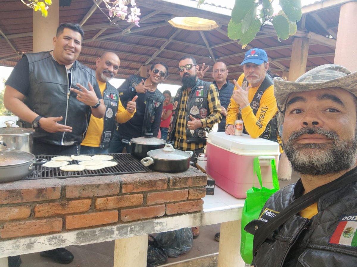 desert_mc's tweet photo. Celebrando nuestra tradicional posada 2️⃣0️⃣2️⃣4️⃣en compañía de nuestros seres queridos, cosechamos nuestros frutos, felicidades Bani por full patch, muestra de tu compromiso y lealtad, que siga la mata dando!!! https://t.co/PUuPxCiaVf