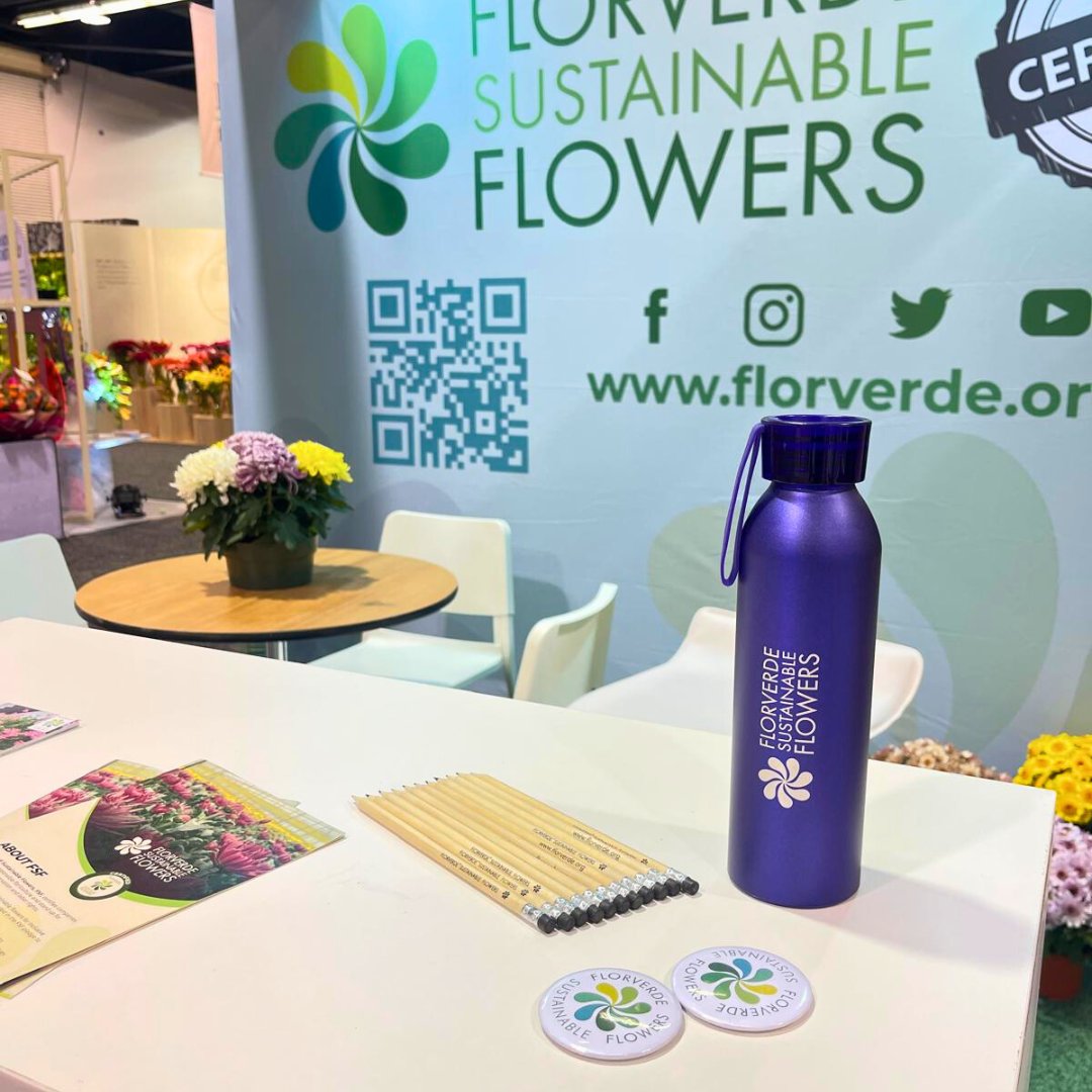TeamworkMKTG's tweet photo. Making the most of a 10x10 space! 🌿💐 For #FlorverdeSustainableFlowers at IFPA, we designed a warm and elegant booth to showcase their #Certification and attract visitors.
#TradeShowDesign #WoodConstruction #ExhibitDesign #TeamworkMarketing https://t.co/4sG49iugRJ