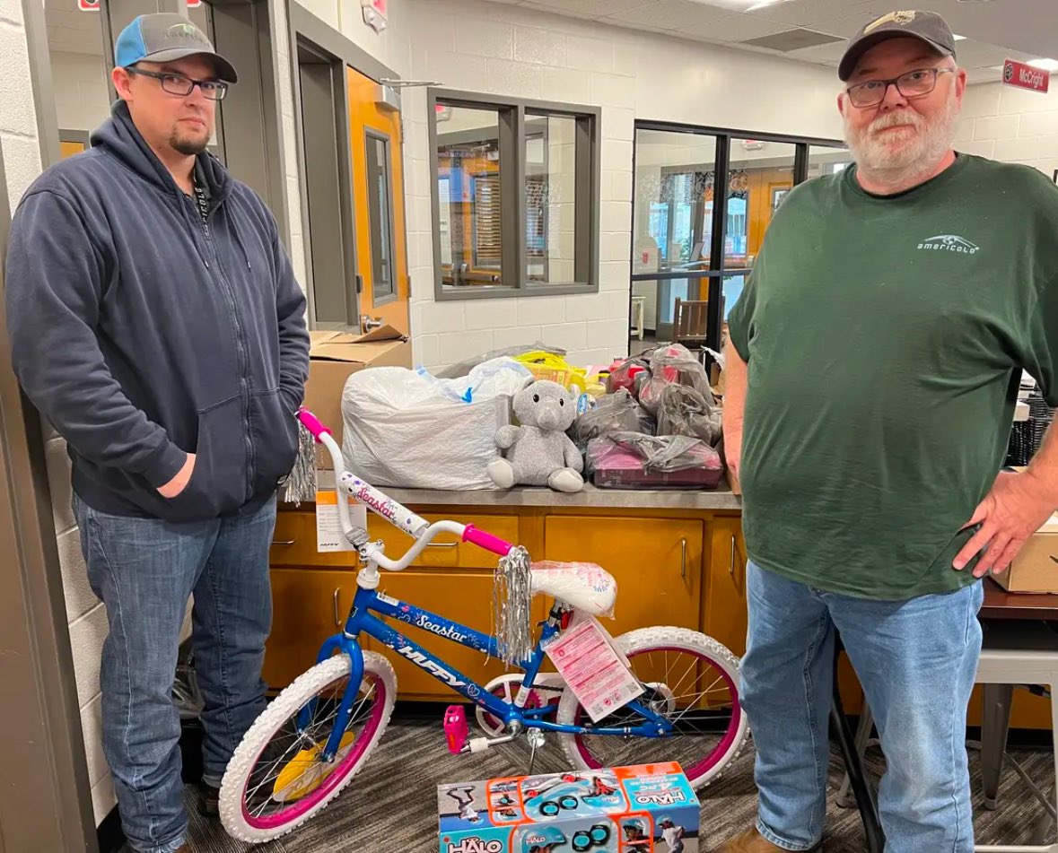 troy_tjohnson's tweet photo. Thank you to our community for all the donations to help make Christmas even more special for some of be our families in need. Thank you to Americold Logistics for always showing your support for our NJES community! #growingtogetheratnjes https://t.co/d0XMGrkggu