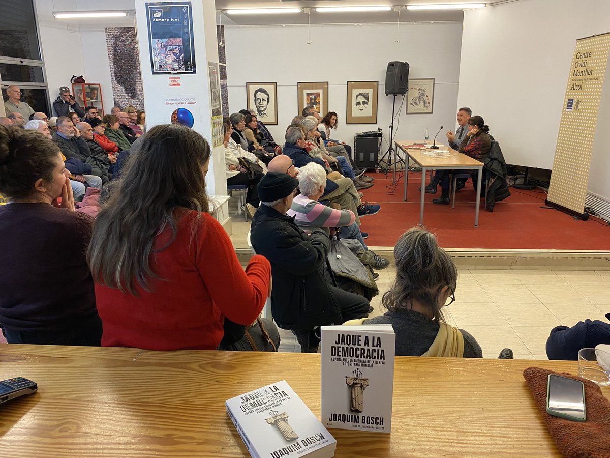 ☺️ Quin goig acompanyar la presentació de ‘Jaque a la democracia’ i escoltar al seu autor <a href="/JoaquimBoschGra/">Joaquim Bosch</a> 🔝😊

❤️ Gràcies <a href="/la_teixidora/">La Teixidora</a> <a href="/CollaCarrasca/">Colla Ecologista La Carrasca-Ecologistes en Acció</a> i <a href="/CCOvidiMontllor/">CentreOvidiMontllor</a> ❤️