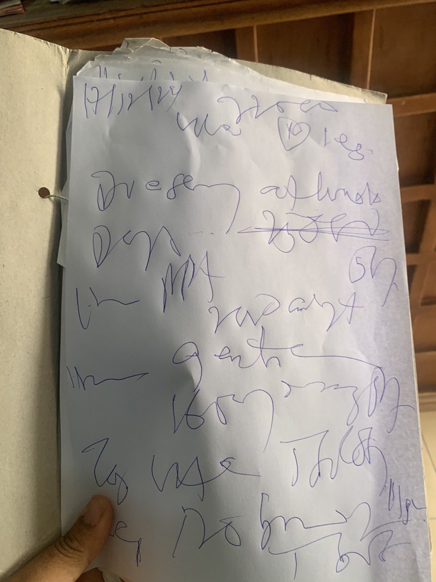 MrMekzy_'s tweet photo. Doctors need to stop doing this, it is not okay. It causes medication errors and the danger it poses to everyone involved (especially patients) is alarming! I can actually understand what he wrote, but it’s still so annoying. https://t.co/nnJ2QTJxKz