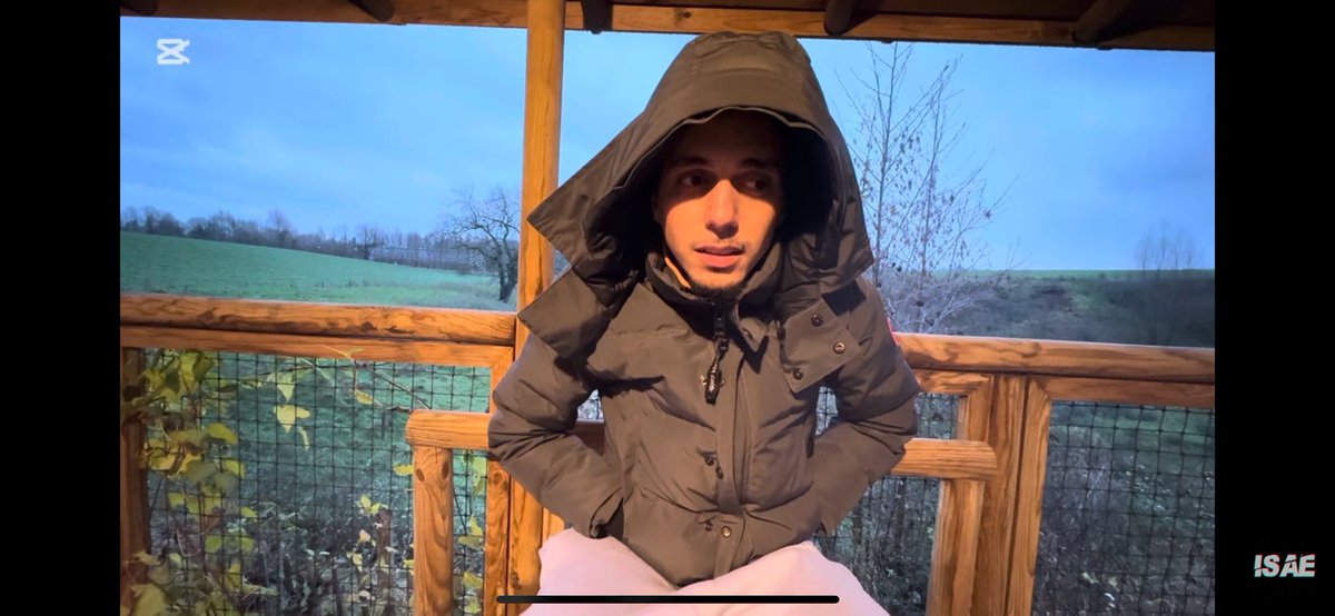 kan iemand deze foto stretchen zoals ik altijd doe op YouTube???? voor thumbnail aub love