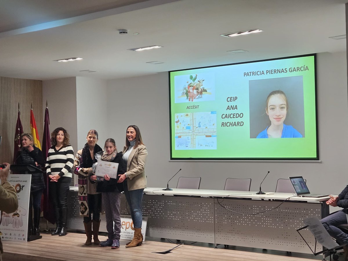 CEIP_AnaCaicedo's tweet image. 🎅🏻🐷🔥MAÑANA AJETREADA🔥🐷🎅🏻

¡Menuda mañana!

Premio de la SEPOR para Patricia.

Visita de Papá Noel.

Y para rematar la mañana, simulacro de evacuación.

¡Mañana más cosas!

#CEIPAnaCaicedo
#VamosATope 
#QueNoTeLoCuenten