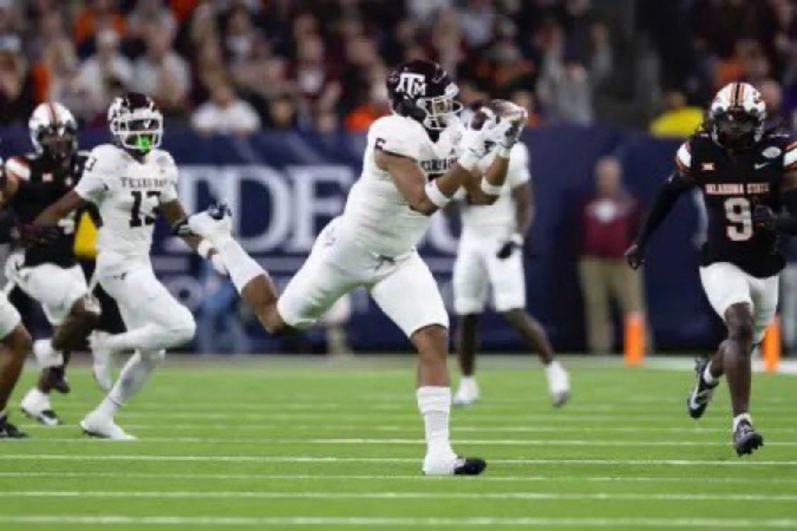 Former Texas A&amp;M tight end Jaden Platt has committed to Arkansas, his agency <a href="/APSportsAgency/">A&P Sports Agency</a> tells @cbssports/<a href="/247Sports/">247Sports</a>.

The 6-foot-5, 260-pound Platt was a Class of 2023 top-100 recruit.