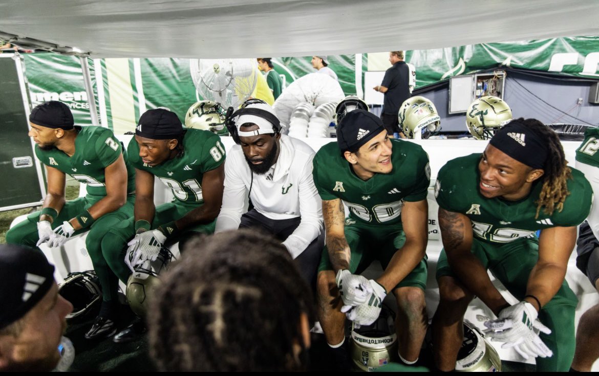 DrWashington_'s tweet photo. Super grateful &amp; appreciative of  @CoachGolesh &amp; the @USFFootball family for any amazing 2 years!! South Florida football will always have spot in my heart! Forever Family &amp; Forever a Bull!  Can’t wait to witness that Receiver room continue to break records! 

#🤘🏾ideeeouttttssss https://t.co/ktm5jkqdP9