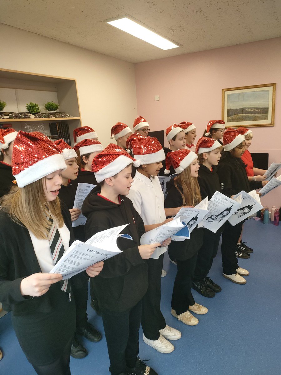StPaulsRCPS's tweet photo. Primary 7 visited Glenrothes Hospital today to spread some Christmas cheer. We were delighted to sing some songs and chat. 🖤♥️ https://t.co/ivDXrQVmVN